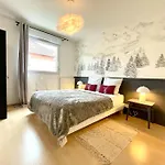 Апартаменты Le Familial - Terrasse - Proximite Geneve Сен-Жени-Пуйи