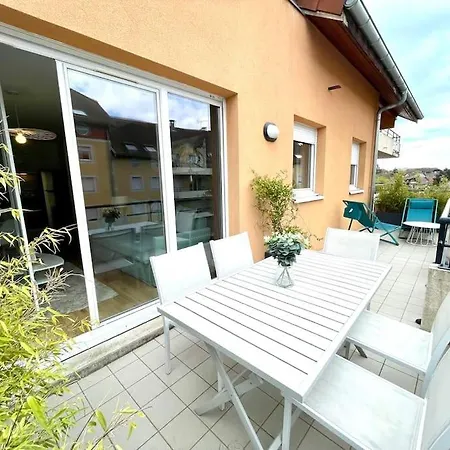 Le Familial - Terrasse - Proximite Geneve Сен-Жени-Пуйи